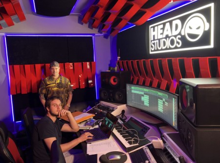Durante il mixaggio della canzone “VADO VIA” negli Head Music Studios (Torino)...